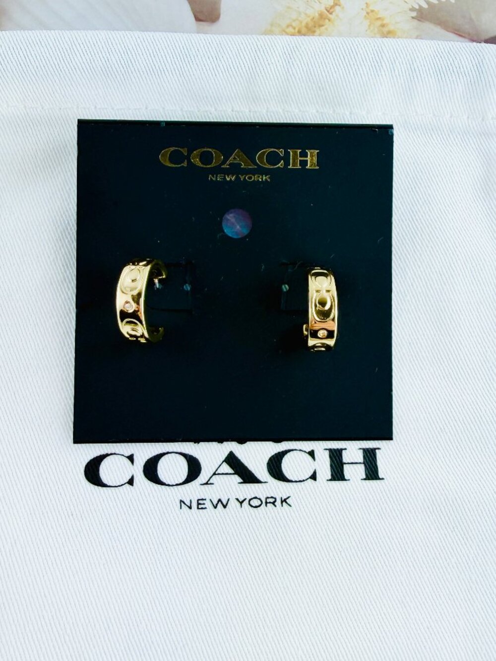 New Coach Signature Repeted C huggie Gold earrings